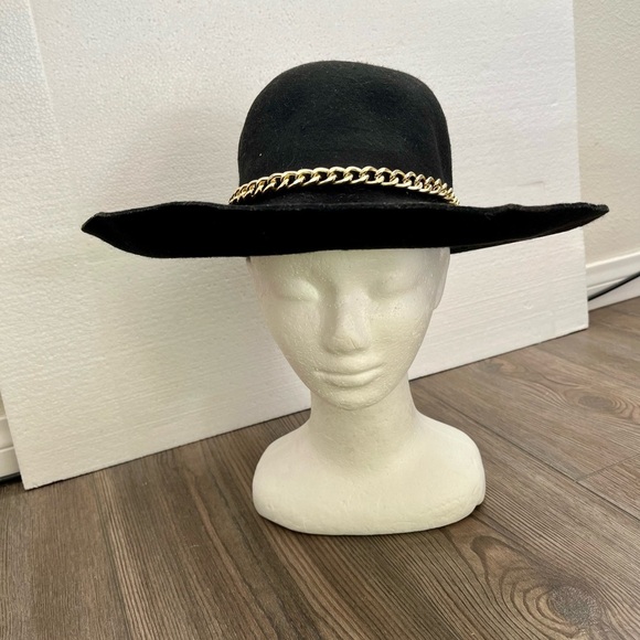 Elegant Black Hat with Gold Chain Accent main image 4